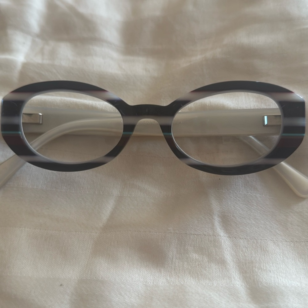 Eyebobs Mrs Peckerhead Readers 2.50 
44x19 Like New